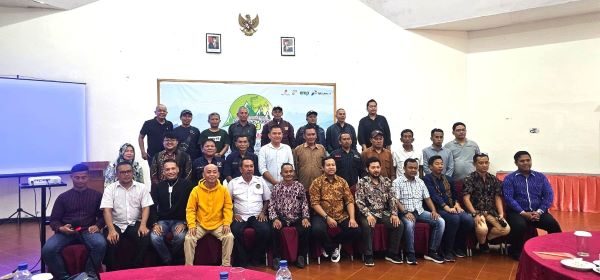 PERWAKILAN SKK Migas - KKKS berfoto bersama usai acara. Waspada/Ist