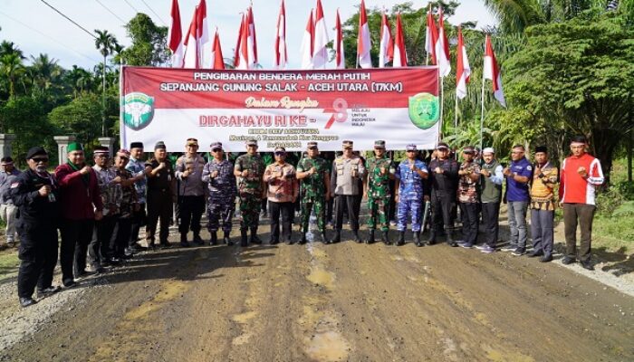 Danrem 011/ LW Kibarkan Merah Putih Sepanjang 17 Km Di Gunung Salak