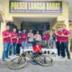 Kapolsek Langsa Barat, Iptu Hufiza Fahmi, SH. MH dan personel saat mengamankan tersangka SAF bersama barang bukti saat diamankan di Mapolsek Langsa Barat, Selasa (1/8). Waspada/dede