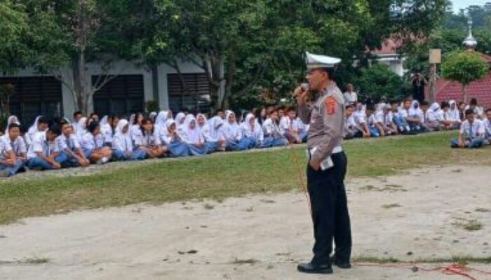 Polres P. Siantar Edukasi Dan Sosialisasikan UU LLAJ Ke Anak Sekolah 