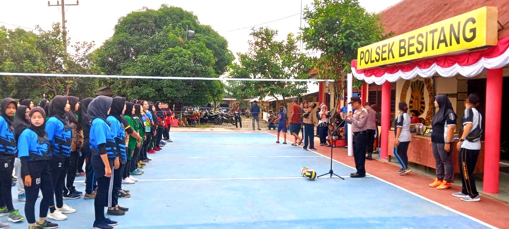 Polsek Besitang Gelar Turnamen Voli Putri