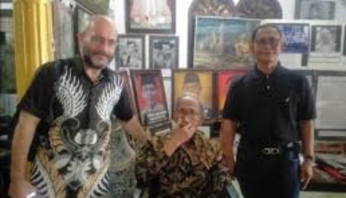 Dua Guru Besar Kunjungi Museum Perjuangan Pers Sumut