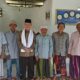 Dr.HM.Nurdin Amin bersama pengurus BKM Masjid Mukhlis Syah Putra dengan Ketua BKM Masjid Syahran Barus, Sekretaris Yansen Ginting, Hadi Syatria asal dari Lombok yang mulai menetap di Hutajurung tahun 2020. Waspada/ist
