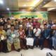 KETUA MUI Medan Petisah Ahmad Muttaqin foto bersama panitia dan peserta kegiatan usai acara berlangsung. Waspada/Anum Saskia
