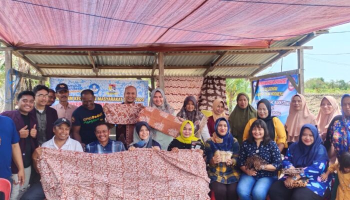 Dosen UNPRI Edukasi Ibu-ibu Lakukan Inovasi Batik Mangrove