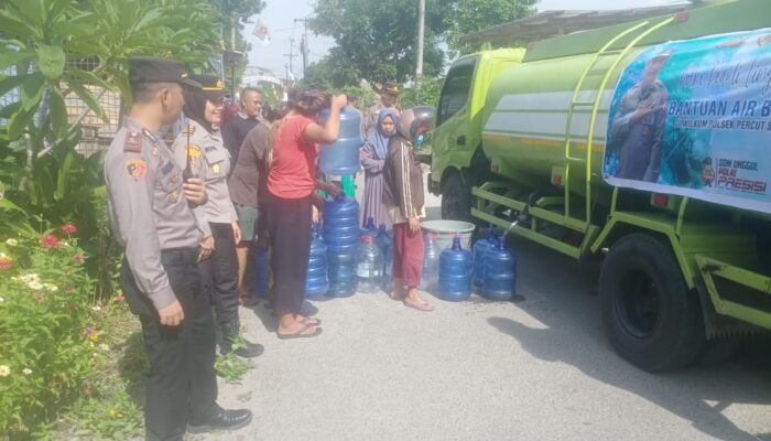 Polsek Percut Salurkan Air Bersih Kepada Warga Desa Sampali