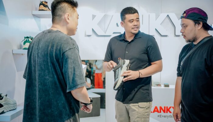 Kenalkan Sneakers Desain Gedung Warenhuis, Bobby Nasution Kepala Daerah Pertama Kerjasama dengan Brand Lokal