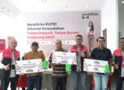 Kiri ke Kanan: Rahmed El Junaidi, Gallery Modern Channel Northern Sumatera; Aris Nainggolan, Pemenang SmartPoin; Erwin Pemenang SmartPoin; Jhon Ferdinan Simanjuntak, Regional Head Northern Sumatera Smartfren; Rizal, Pemenang SmartPoin; Ekbi Sitohang, RBOM Smartfren.
