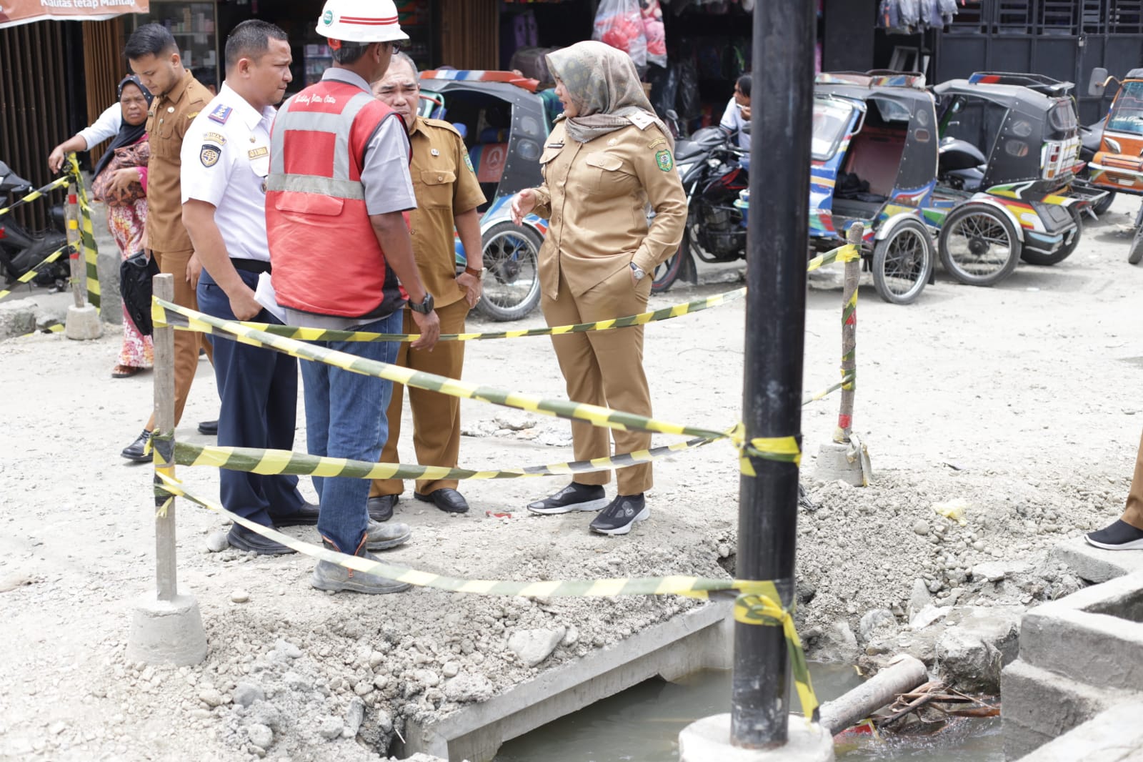 Warga Panyabungan KeluhkanSaluran Irigasi Warga Panyabungan KeluhkanSaluran Irigasi