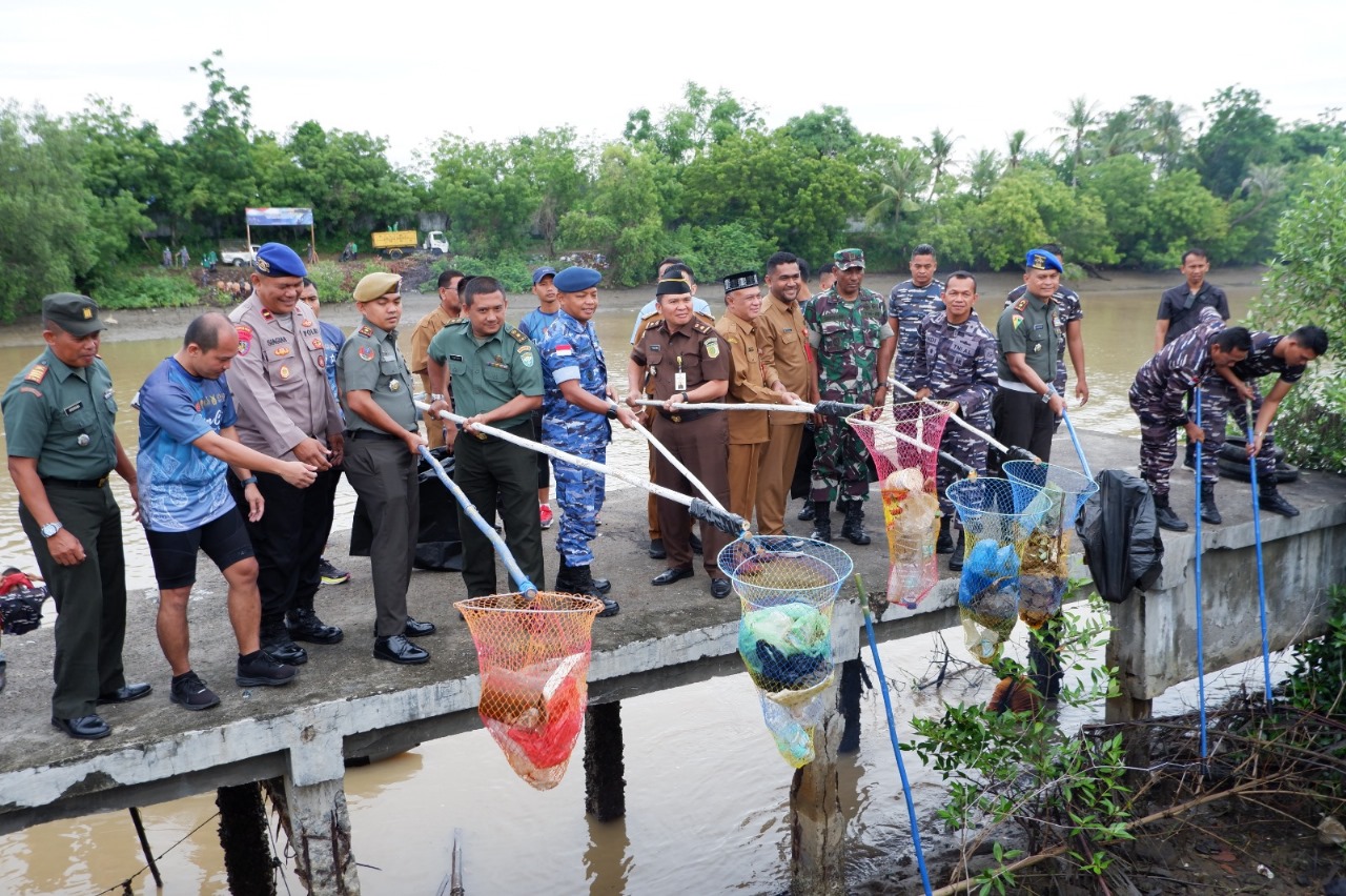 TNI-AL Lhokseumawe Kampanye Lingkungan Bersih