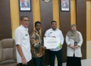 Aceh Besar Serahkan Santunan Jaminan Kematian Bagi Aparatur Gampong