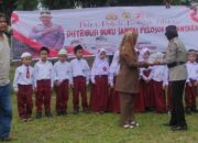 Polsek Siantar Barat Distribusikan Buku Di MIS Al-Azhar