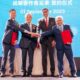 President Director & CEO IOH Vikram Sinha (kedua dari kanan), Director & Chief Business Officer M. Danny Buldansyah (paling kanan), Executive Vice President (EVP) of China Mobile Communications Group Co., Ltd Gao Tongqing (kedua dari kiri) dan Chief Financial Officer of China Mobile International Limited Ge Jianbao (paling kiri) setelah penandatanganan MoU yang berlangsung di Jakarta, baru-baru ini.