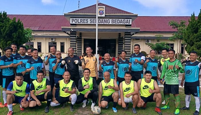 Polres Dan PWI Sergai Latihan Sepakbola Bersama