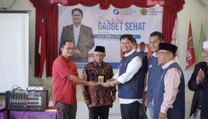 Korban Semakin Massif, Prof. Ridha Dharmajaya Terus Lakukan Edukasi Gadget Sehat