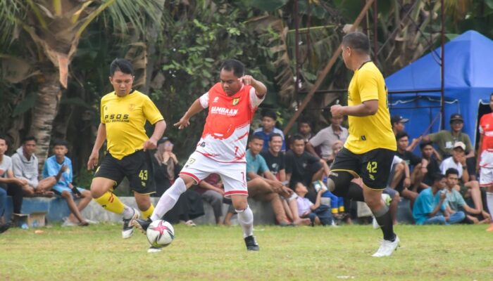 Bupati Sergai Dan Anak Kompak Gempur Pertahanan Mantan Pemain PSDS