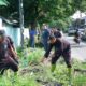 Bersihkan Lingkungan, Gotong Royong Juga Suburkan Rasa Kebersamaan
