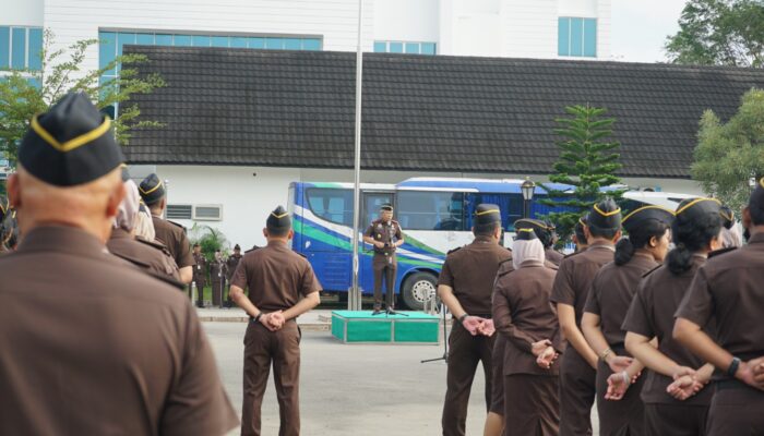 Kajati Sumut Idianto Pimpin Apel Pagi : Jaksa Itu Een en Ondeelbaar