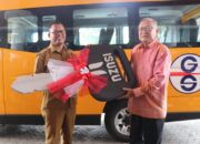 Pemkab Toba Terima Bus Sekolah Dari Pemilik PT. Growth Steel Group