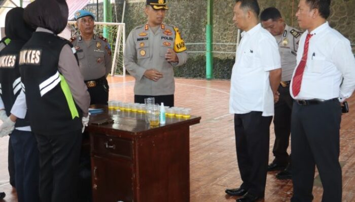 Berantas Narkoba, 14 Polisi Tapsel Dites Urine