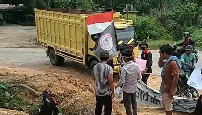 Lakukan Aksi Damai, Massa BPM Didorong Hingga Masuk Parit
