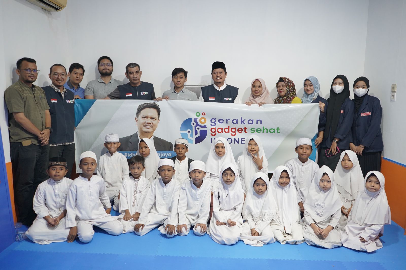 Hari ini, Prof Ridha Dharmajaya Buka Klinik Gadget Sehat