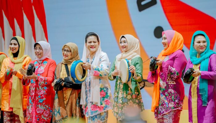 Usai Resmikan KriyaNusa, Ibu Negara Kunjungi Stand Dekranasda Medan 