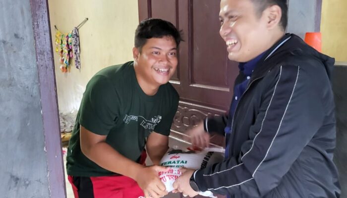 Harga Beras Naik, Abdul Wahab Matondang SE, M.Si Bagikan Beras ke Warga Medan