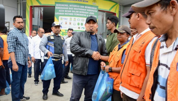 Sembako Jumat Berkah Untuk Jukir Lambaro
