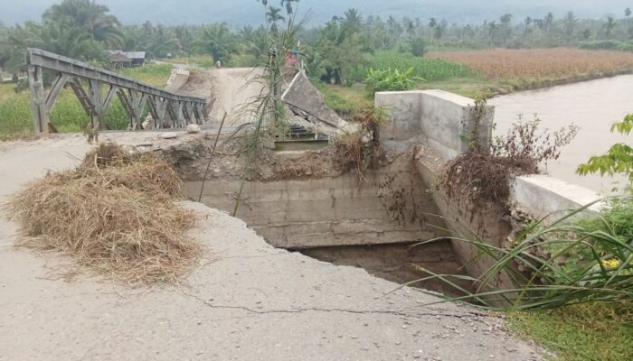 Jembatan Pantei Dona Kembali Ambruk
