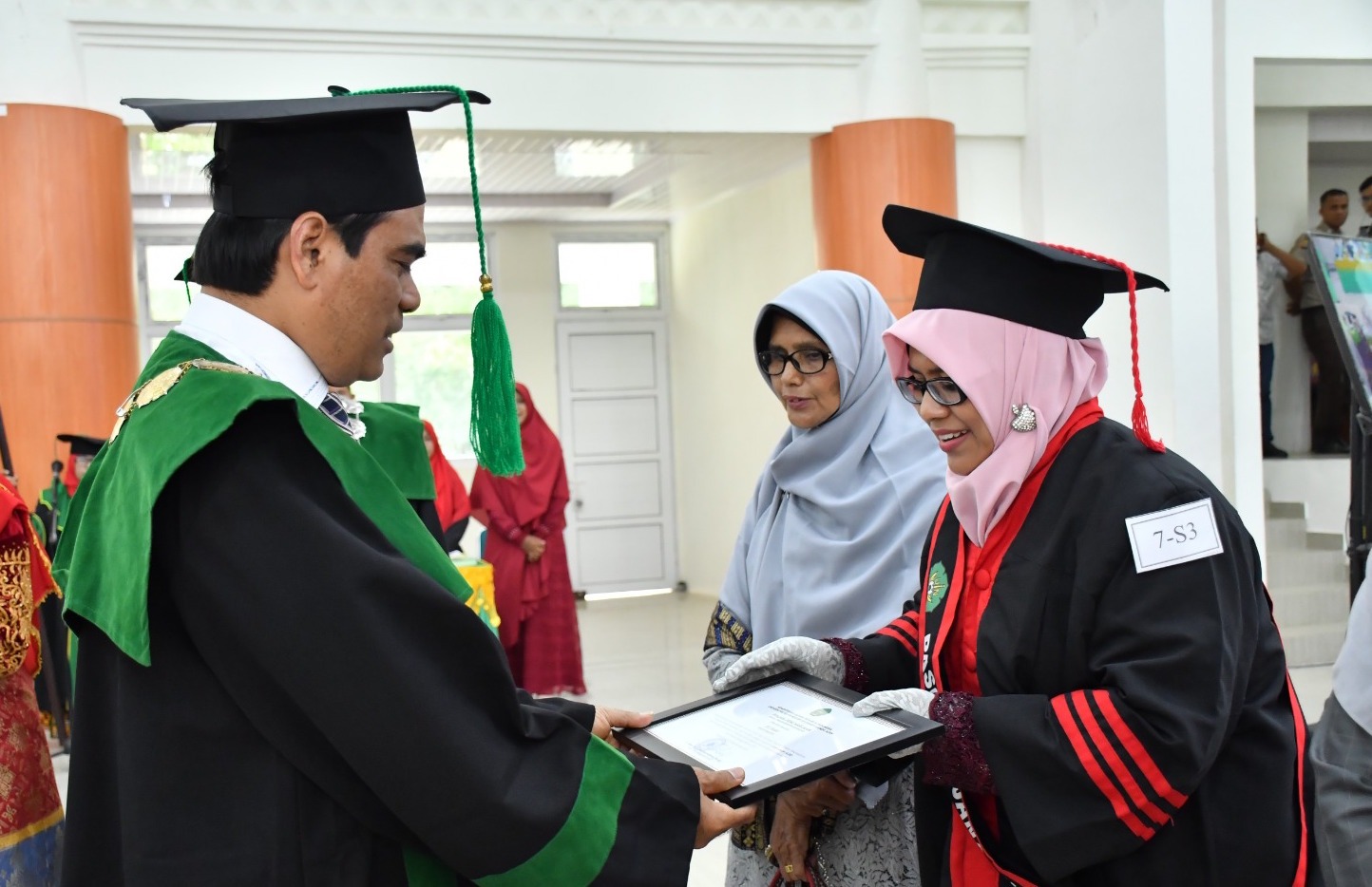 UIN Ar-Raniry Wisuda 2.162 Lulusan, 33 Mahasiswa Asing