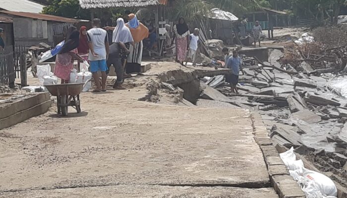 Belasan Rumah Warga Abdya Rusak Diterjang Ombak Pasang