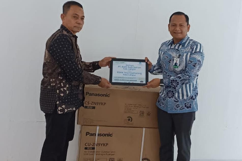 Mushala Al-Munir Terima Bantuan AC Bank Aceh Syariah