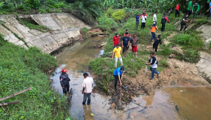 5 Ton Sampah Diangkut Dari Sungai Blang Buloh