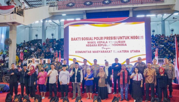 Bobby Nasution Dampingi Wakapolri Serahkan 5.000 Paket Sembako kepada Komunitas Masyarakat Sumut