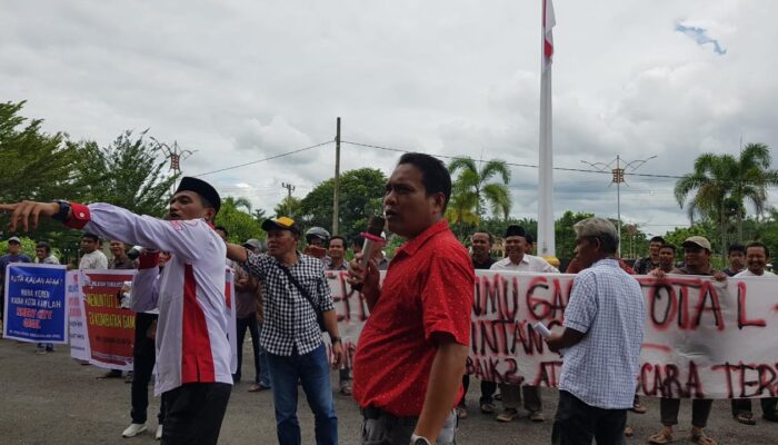 Banyak Masalah, Massa Sasar Empat Forkopimda Subulussalam