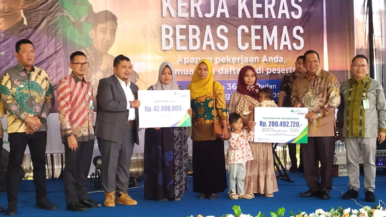 6 Kdh Dapat Penghargaan Dari BPJamsostek P. Sidimpuan