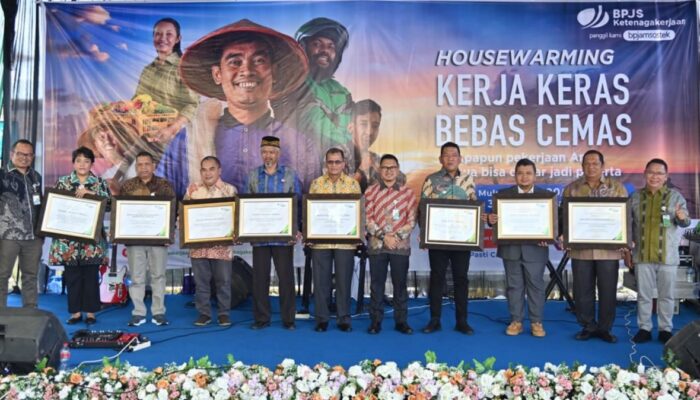 6 Kdh Dapat Penghargaan Dari BPJamsostek P. Sidimpuan