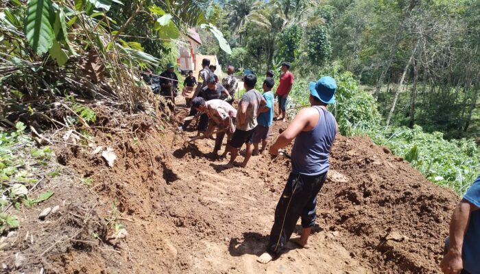 Longsor Timbun Ruas Jalan Singengu-PagargunungDan 1 Rumah