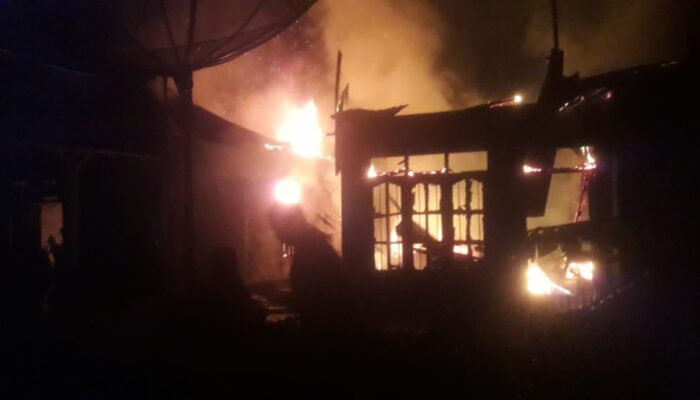2 Rumah Dan 2 Mobil Musnah Terbakar