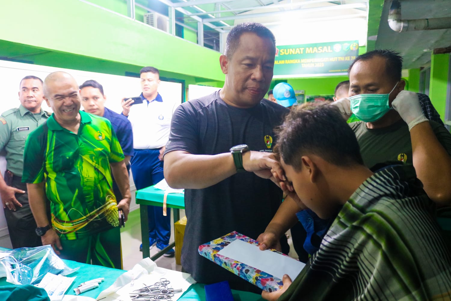 Danrem 011/LWS Meriahkan HUT Ke-78 TNI Baksos Untuk Rakyat