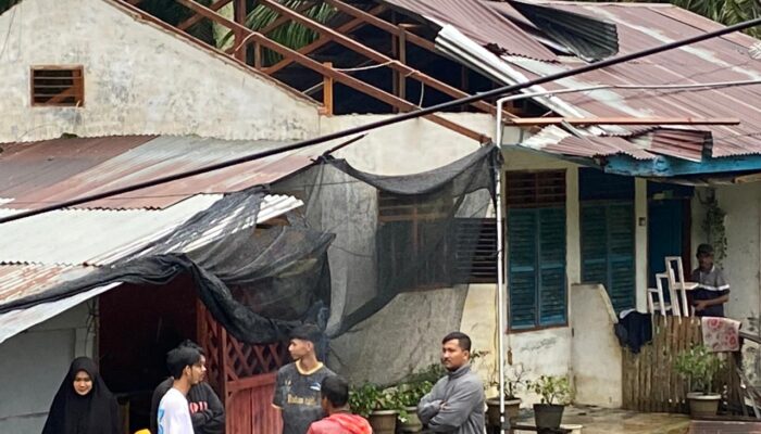 Di Kejuruan Muda, Angin Puting Beliung Rusak Rumah Dan Warung