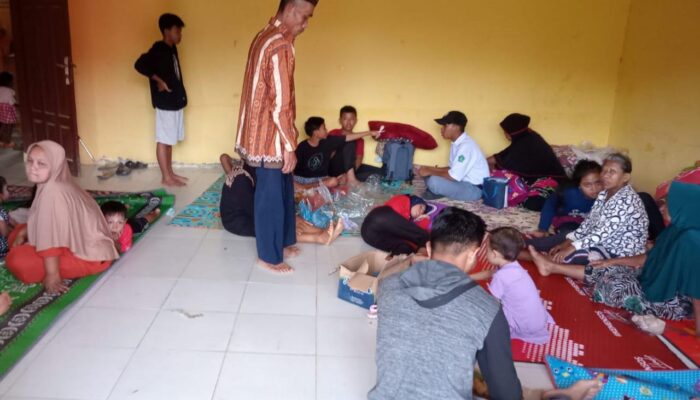 Hindari Bau, 80 Jiwa Mengungsi