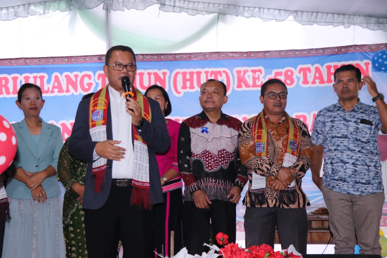 Bupati Toba Ajak Gereja Bekerja Sama Membangun SDM Jemaat