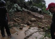 Jalan Utama Lubuk Sidup -Tanjung Gelumpang Tertimbun Longsor