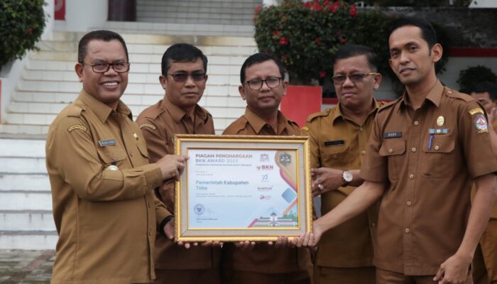 Pemkab Toba Terima BKN Award 2023
