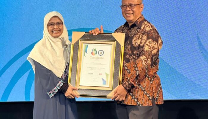 Arif Mujahidin Terima Lifetime Achievement Award Journalist Choice