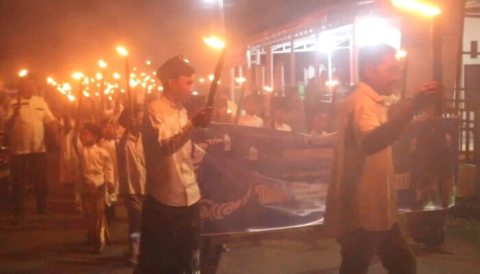 Peringati Maulid Nabi Muhammad SAW, Ratusan Warga Gelar Pawai Obor