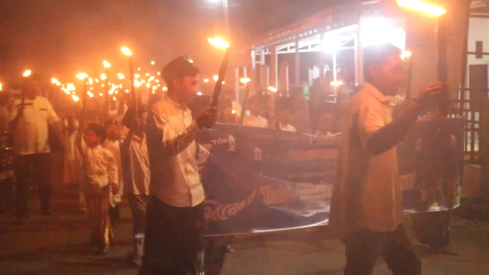 Peringati Maulid Nabi Muhammad SAW, Ratusan Warga Gelar Pawai Obor