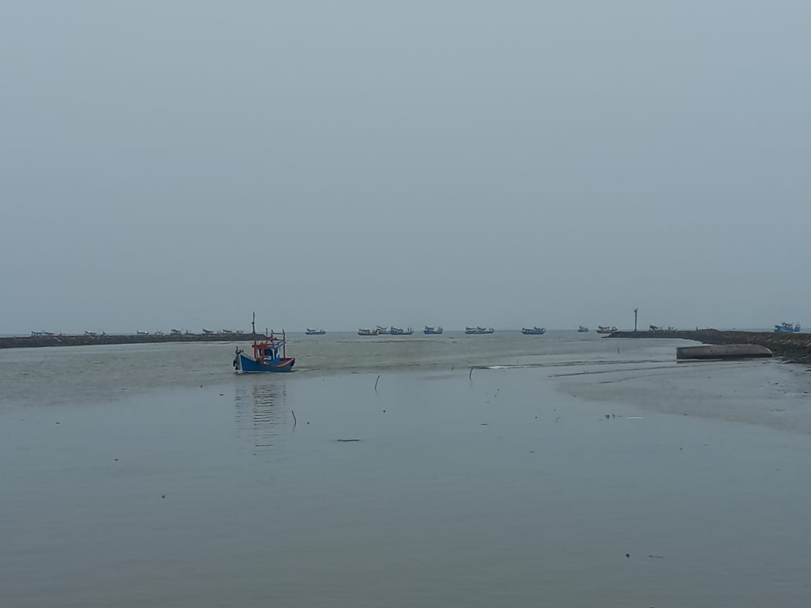 Muara PPN Idi Dangkal, Melaut Tunggu Air Pasang